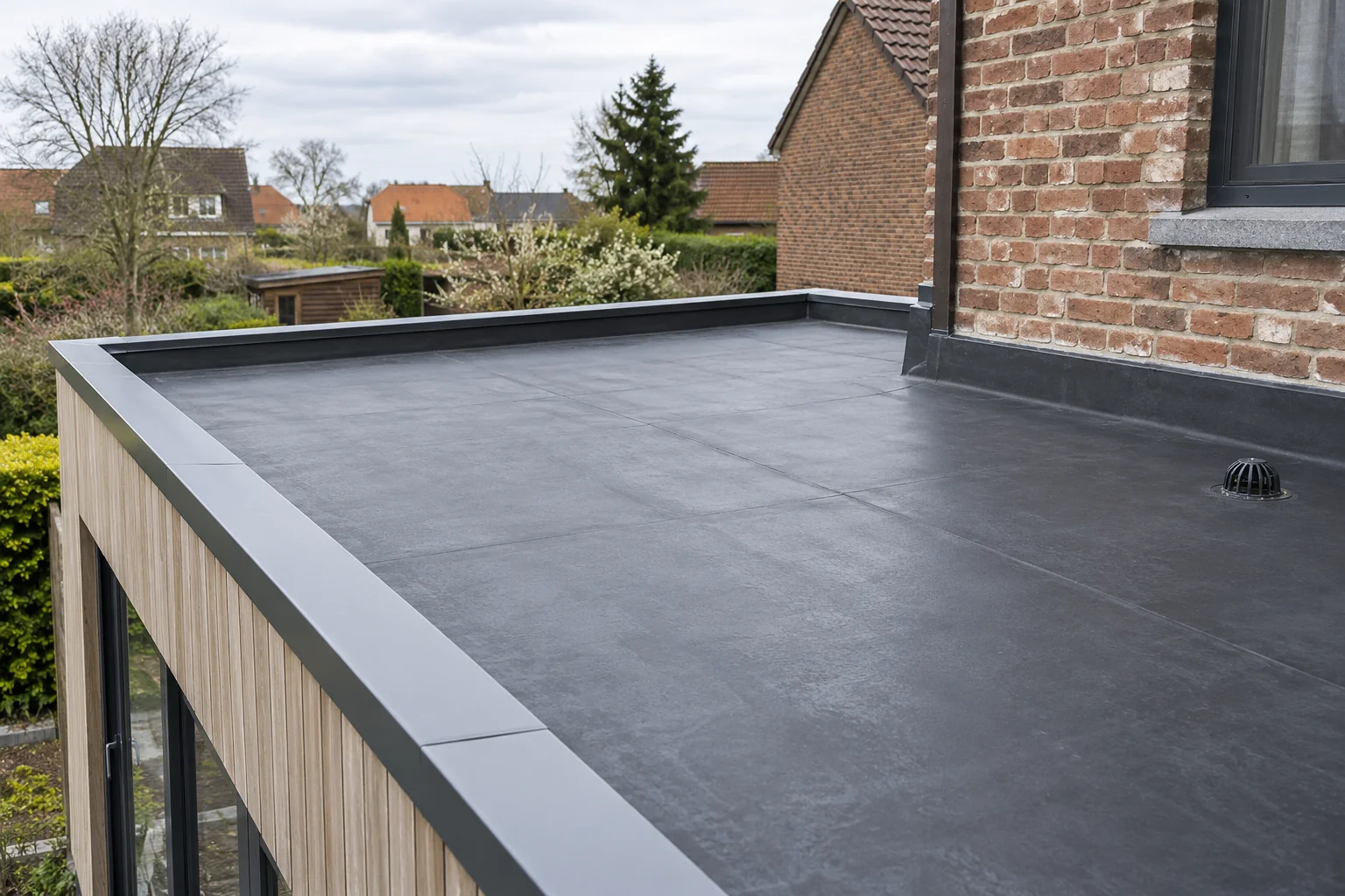 Toiture plate isolée avec étanchéité EPDM
